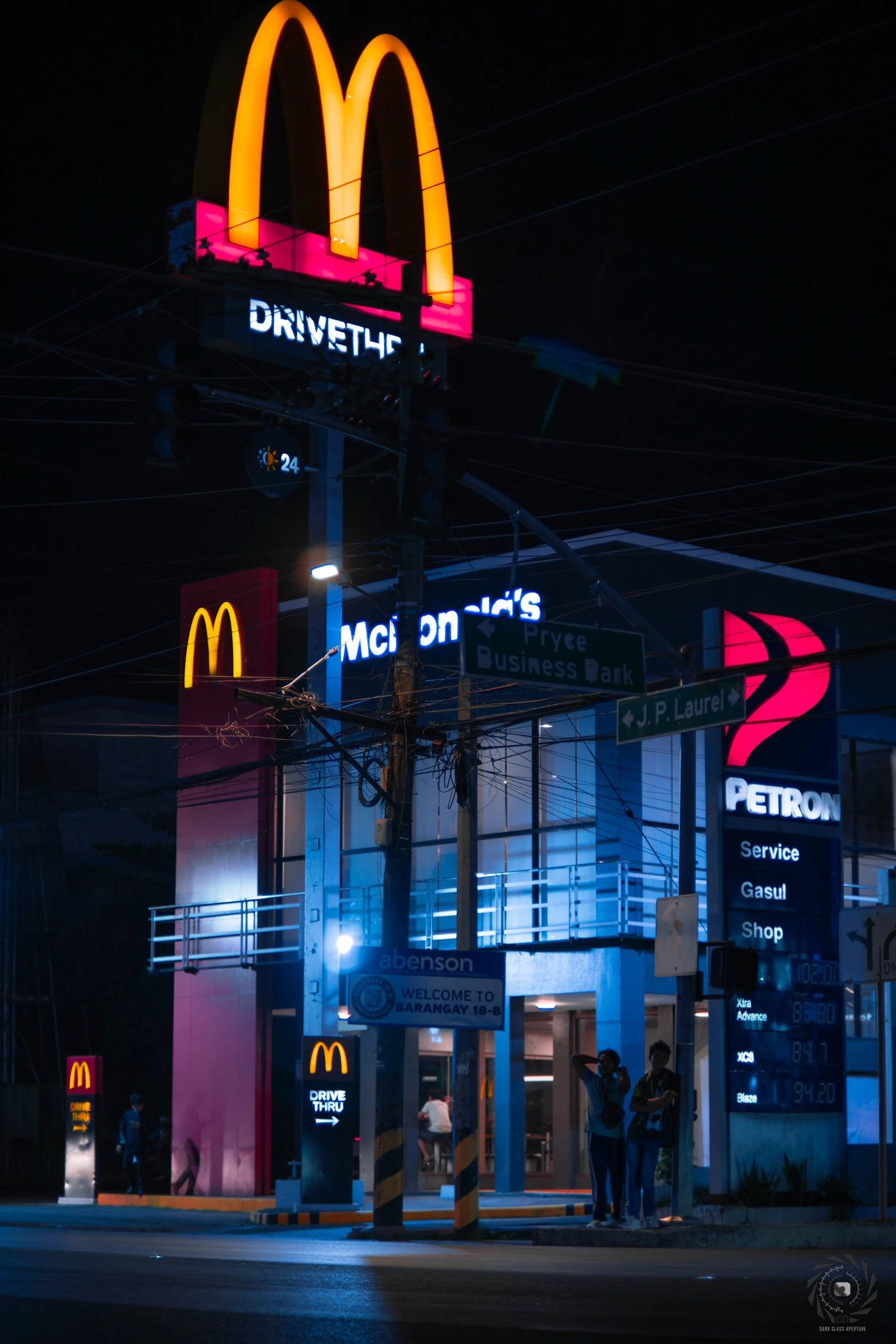 McDonalds by the corner — Bajada